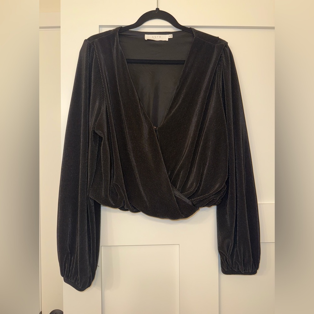 Astr The Label - Black Wrap cropped blouse
